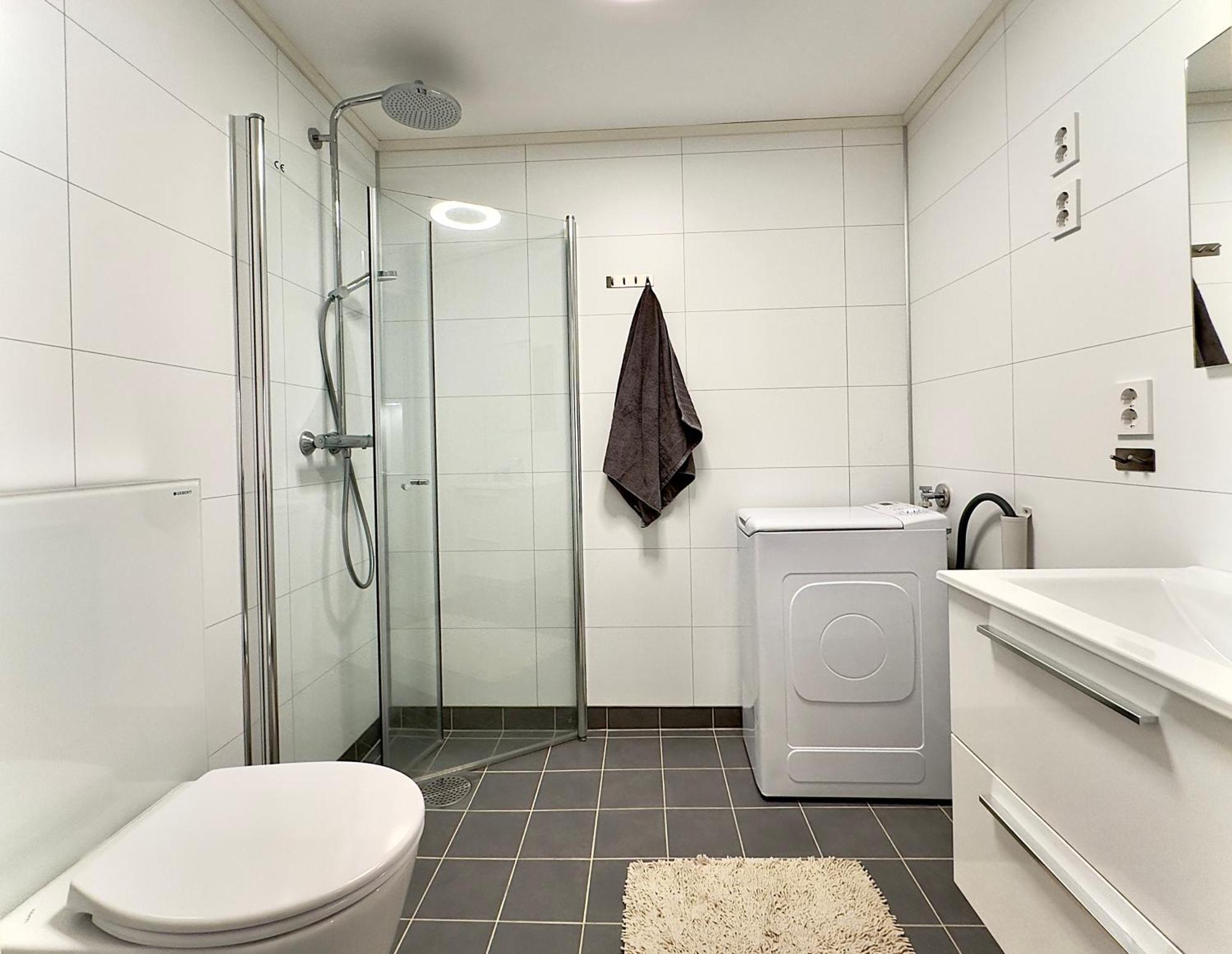 Studio Apartment *
